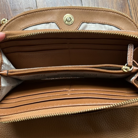 Michael kors purse and wallet combo - Picture 7 of 8